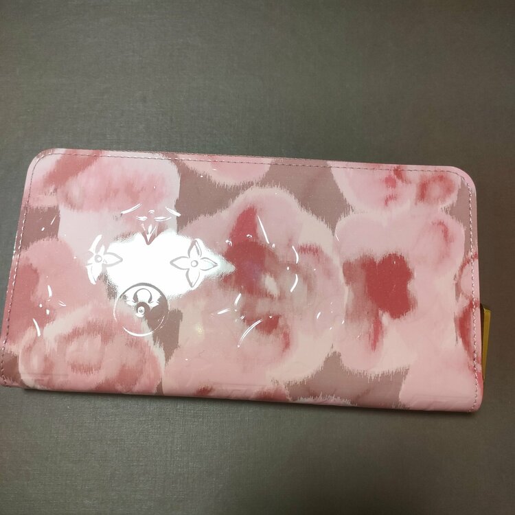 ルイ・ヴィトンのモノグラム・ヴェルニライン「イカットフラワー」（ブランド財布・小物）の商品画像 - 査定依頼日：2026年4月10日 - 最高査定価格：24,000円