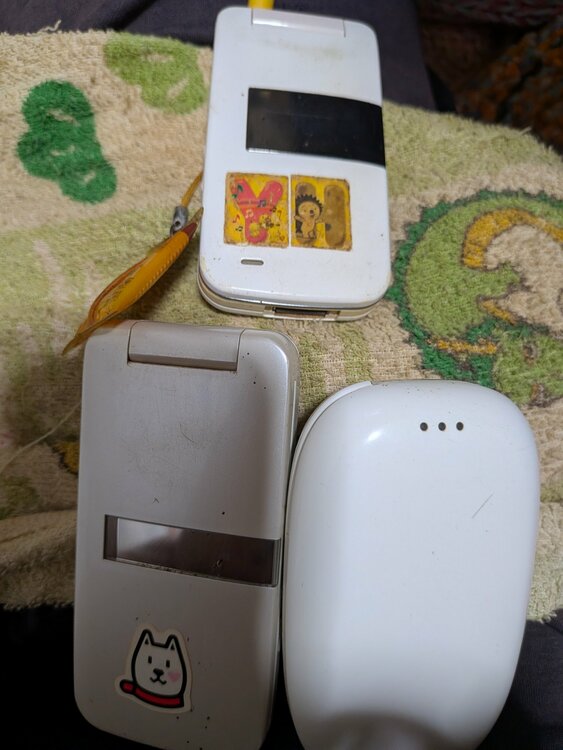 ガラケー（スマホ）の商品画像 - 査定依頼日：2026年7月28日 - 最高査定価格：500円