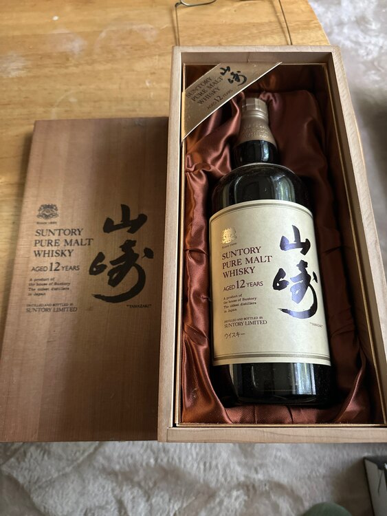 ウイスキー サントリー山崎 （お酒）の商品画像 - 査定依頼日：2025年5月28日 - 最高査定価格：35,100円