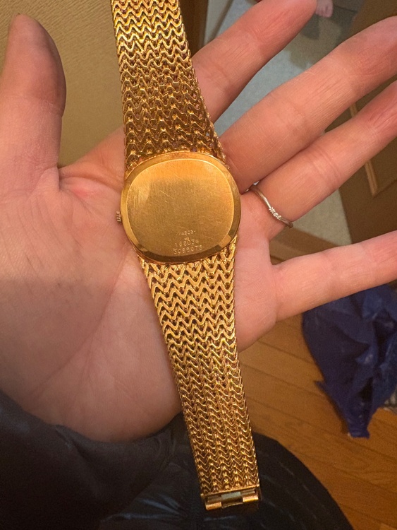 その他 その他 ユニバーサルジュネーヴゴールデンシャドウえ（高級時計）の商品画像 - 査定依頼日：2025年12月12日 - 最高査定価格：1,350,000円