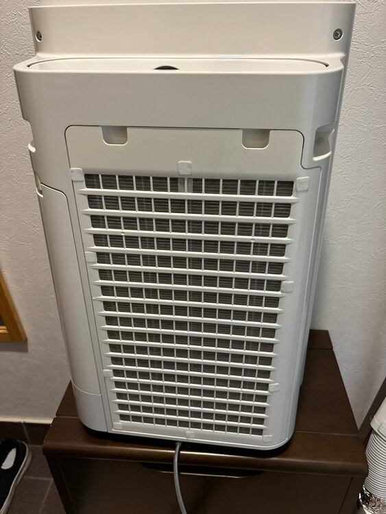 加湿機能付空気清浄機 シャープ KC-J50-W（家電）の商品画像 - 査定依頼日：2025年5月26日 - 最高査定価格：1,000円