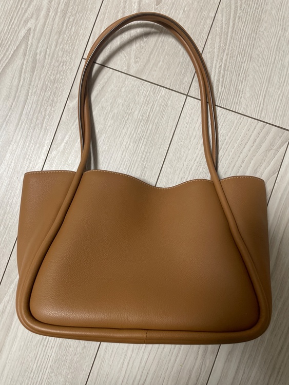 レザーハンドバッグ（ブランドバッグ）の商品画像 - 査定依頼日：2025年12月8日 - 最高査定価格：220,000円