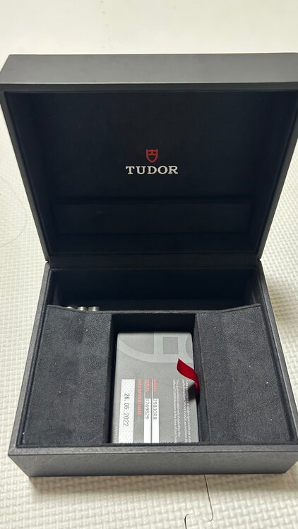 チューダー ブラックベイ M79830Rb（高級時計）の商品画像 - 査定依頼日：2025年2月26日 - 最高査定価格：400,000円