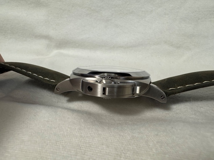 ルミノールマリーナチタニオPAM03325グリーンサンブラッシュダイヤル（高級時計）の商品画像 - 査定依頼日：2025年8月10日 - 最高査定価格：1,200,000円