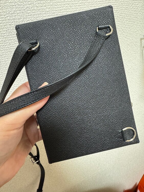 ケリーマルチポケットトゥーゴー（ブランドバッグ）の商品画像 - 査定依頼日：2025年3月9日 - 最高査定価格：1,050,000円