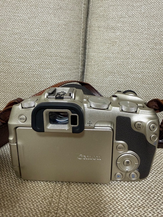 canon eos rp ゴールド（カメラ）の商品画像 - 査定依頼日：2026年9月17日 - 最高査定価格：100,000円