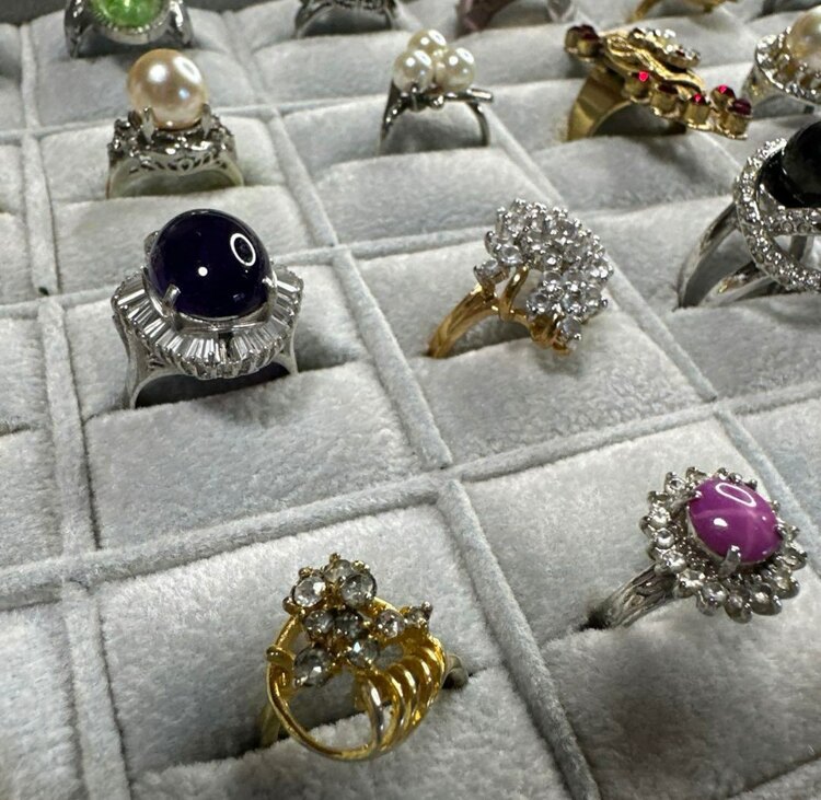 リング（宝石）の商品画像 - 査定依頼日：2025年3月1日 - 最高査定価格：10,000円