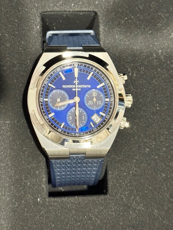 ヴァシュロン コンスタンタン オーヴァーシーズ 550Ⅴ（高級時計）の商品画像 - 査定依頼日：2026年4月1日 - 最高査定価格：4,100,000円