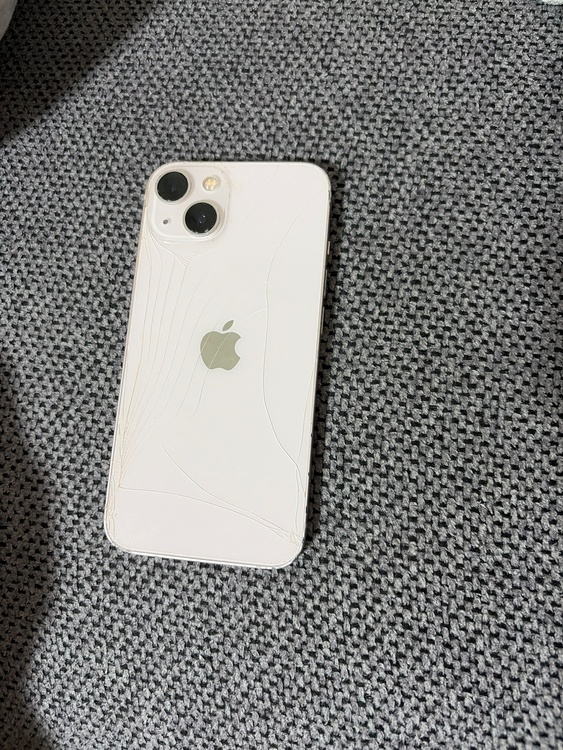 iPhone iPhone 13 128GB Softbank（スマホ）の商品画像 - 査定依頼日：2026年9月26日 - 最高査定価格：31,000円