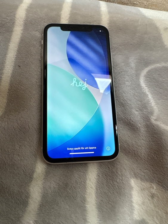 iPhone iPhone11 128GB au（スマホ）の商品画像 - 査定依頼日：2026年6月24日 - 最高査定価格：20,500円