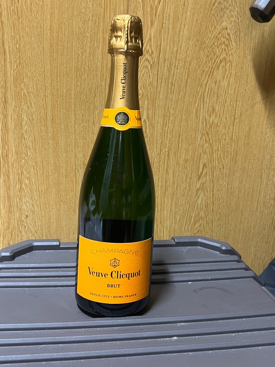 ヴーヴ・クリコ（お酒）の商品画像 - 査定依頼日：2026年3月23日 - 最高査定価格：4,800円