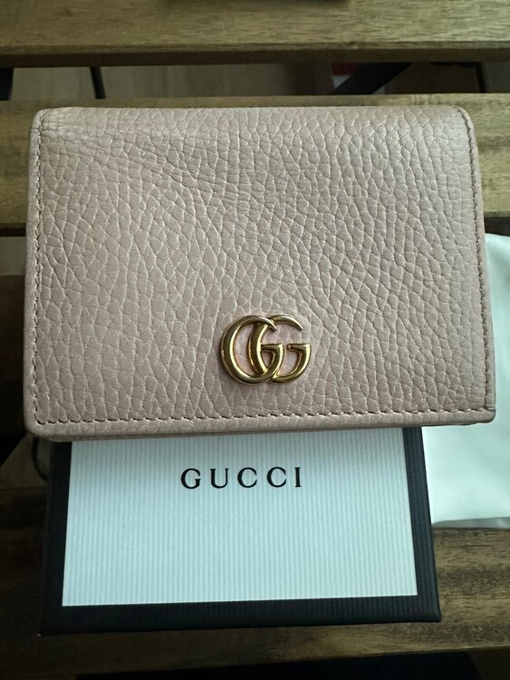 二つ折り財布（古着・ファッション）の商品画像 - 査定依頼日：2025年4月26日 - 最高査定価格：7,000円