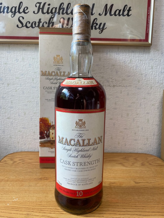 マッカラン10年 カスクストレングス　57.2%（お酒）の商品画像 - 査定依頼日：2025年8月2日 - 最高査定価格：180,000円