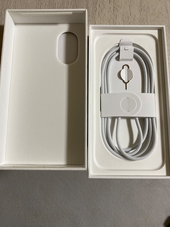 iPhone iPhone 16 128GB au（スマホ）の商品画像 - 査定依頼日：2026年7月4日 - 最高査定価格：80,000円