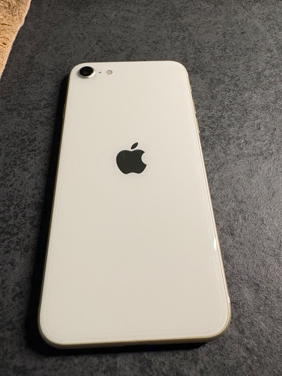 iPhoneSE（スマホ）の商品画像 - 査定依頼日：2026年7月27日 - 最高査定価格：3,500円