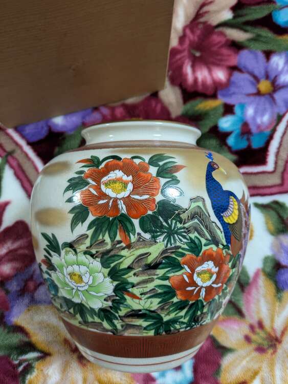 花瓶（美術品・骨董品）の商品画像 - 査定依頼日：2025年4月4日 - 最高査定価格：1,000円