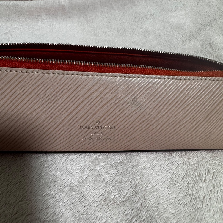 ルイヴィトン エピ （ブランドバッグ）の商品画像 - 査定依頼日：2026年2月1日 - 最高査定価格：25,000円