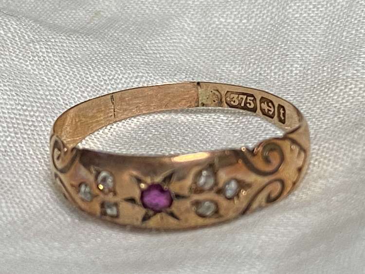 イギリスのアンティークリング　金　ルビー（金・貴金属）の商品画像 - 査定依頼日：2023年10月4日 - 最高査定価格：4,000円