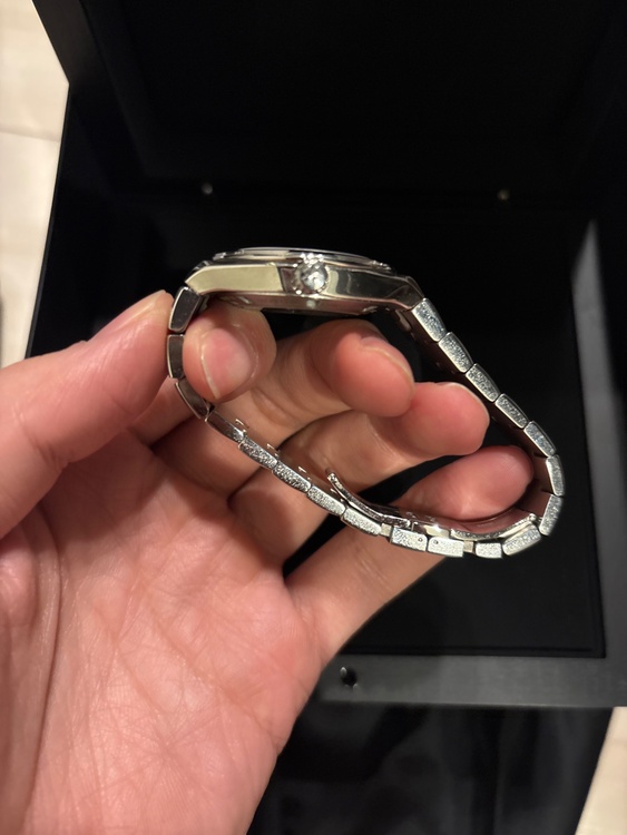 ヴァシュロン コンスタンタン オーヴァーシーズ X46AC980 4600V/200A-B98（高級時計）の商品画像 - 査定依頼日：2026年1月26日 - 最高査定価格：2,850,000円