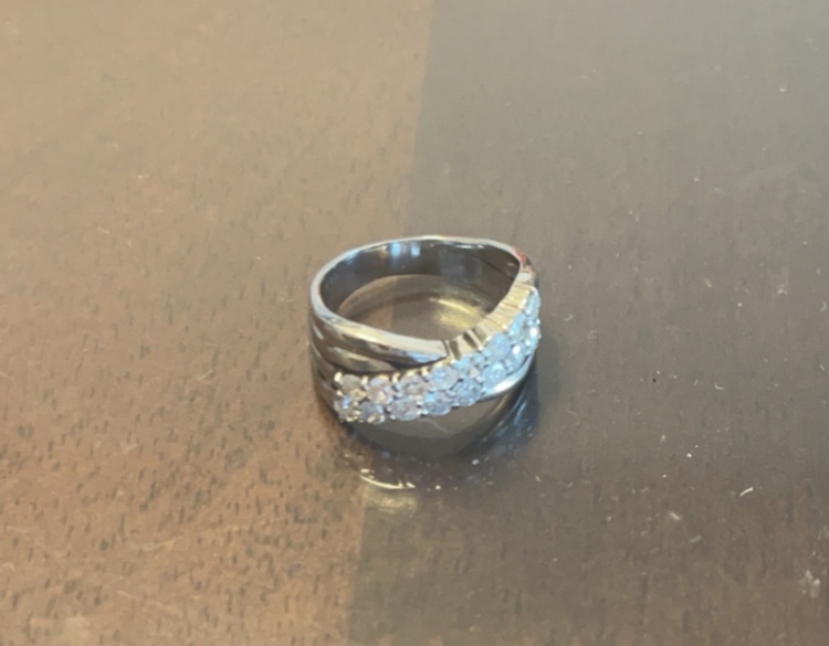 プラチナとダイヤの指輪（金・貴金属）の商品画像 - 査定依頼日：2025年11月30日 - 最高査定価格：200,000円