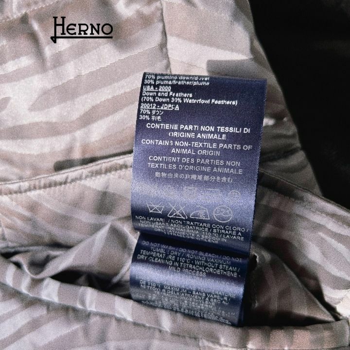 【新品】HERNO　ヘルノ　ダウンコート　ゼブラ柄　タグ付　42（古着・ファッション）の商品画像 - 査定依頼日：2026年2月3日 - 最高査定価格：40,000円