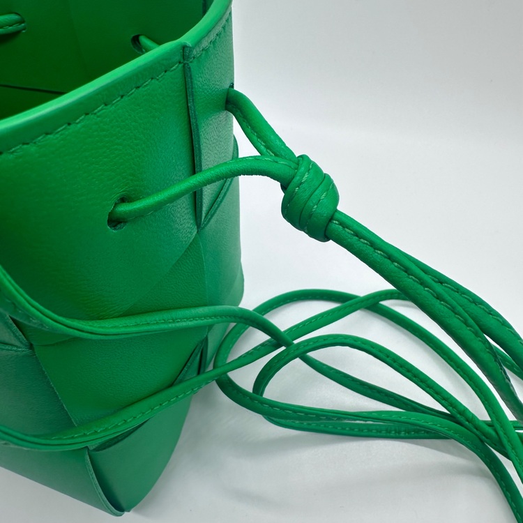 カセットミニ（ブランドバッグ）の商品画像 - 査定依頼日：2025年9月17日 - 最高査定価格：60,000円