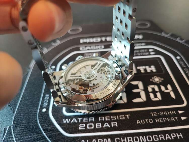 ブライトリング ナビタイマー （高級時計）の商品画像 - 査定依頼日：2025年2月5日 - 最高査定価格：780,000円