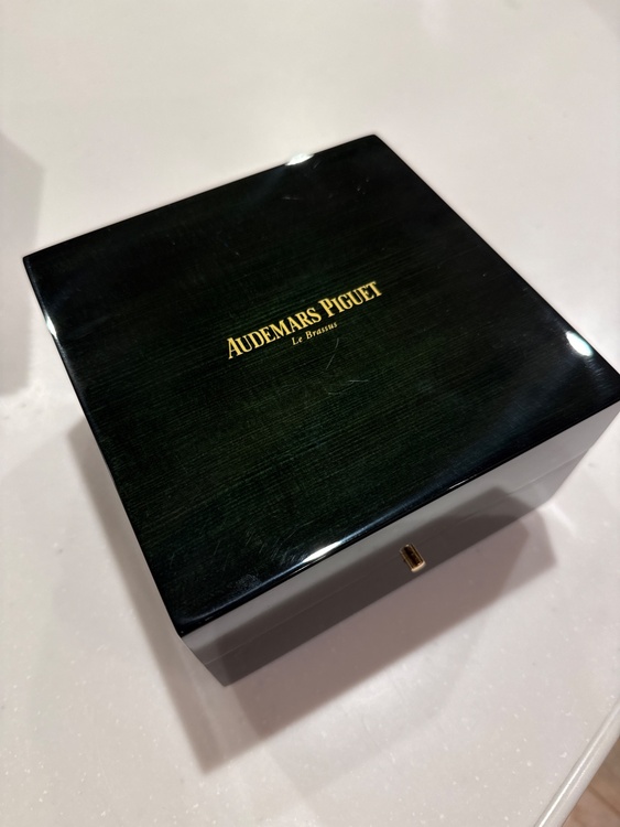 オーデマピゲ ロイヤルオーク 15400（高級時計）の商品画像 - 査定依頼日：2026年1月26日 - 最高査定価格：5,300,000円