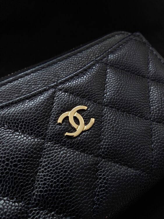 クラシック ジップ カードケース（ブランド財布・小物）の商品画像 - 査定依頼日：2025年10月17日 - 最高査定価格：60,000円