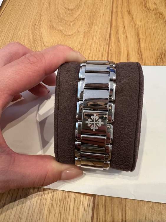 パテックフィリップ トゥエンティーフォー （高級時計）の商品画像 - 査定依頼日：2026年2月1日 - 最高査定価格：2,000,000円