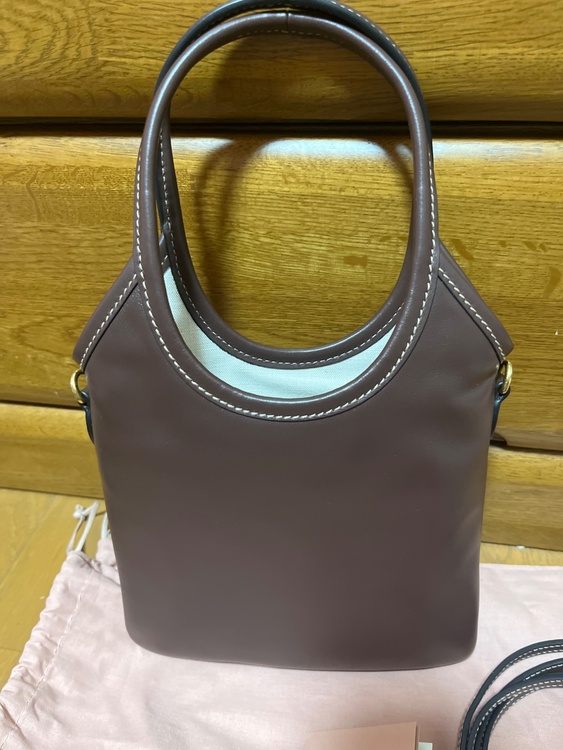 ミュウミュウ  （ブランドバッグ）の商品画像 - 査定依頼日：2026年4月5日 - 最高査定価格：180,000円