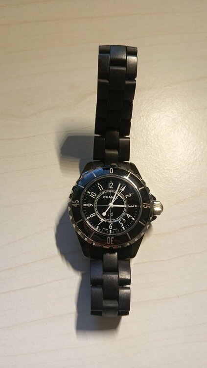 CHANEL H0681 J12 黒セラミック（高級時計）の商品画像 - 査定依頼日：2026年4月22日 - 最高査定価格：180,000円