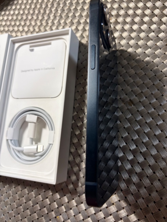 iPhone 13 128GB Softbank（スマホ）の商品画像 - 査定依頼日：2026年2月18日 - 最高査定価格：36,000円