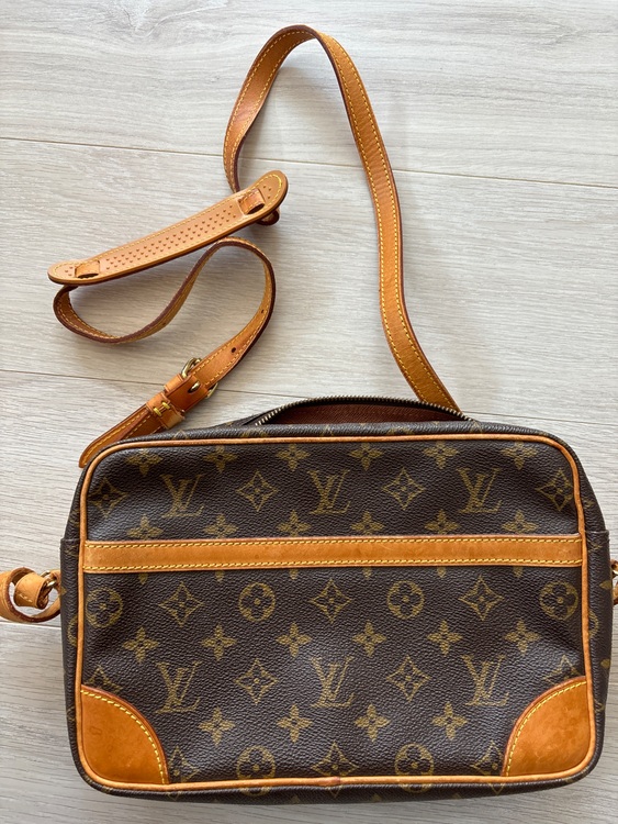 ショルダーバッグ（ブランド財布・小物）の商品画像 - 査定依頼日：2025年7月31日 - 最高査定価格：35,000円