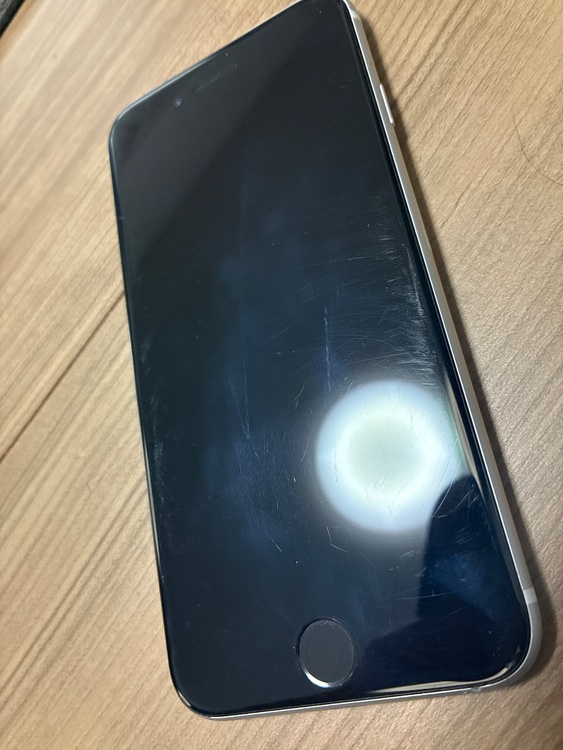iPhone iPhone SE (第 2 世代) 64GB docomo（スマホ）の商品画像 - 査定依頼日：2026年6月20日 - 最高査定価格：8,000円
