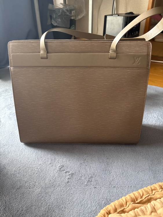 ルイヴィトン エピ （ブランドバッグ）の商品画像 - 査定依頼日：2026年1月7日 - 最高査定価格：50,000円