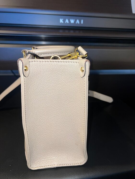 Louis Vuitton オンザゴーPM 2wayショルダーバッグ （ブランドバッグ）の商品画像 - 査定依頼日：2025年3月24日 - 最高査定価格：300,000円