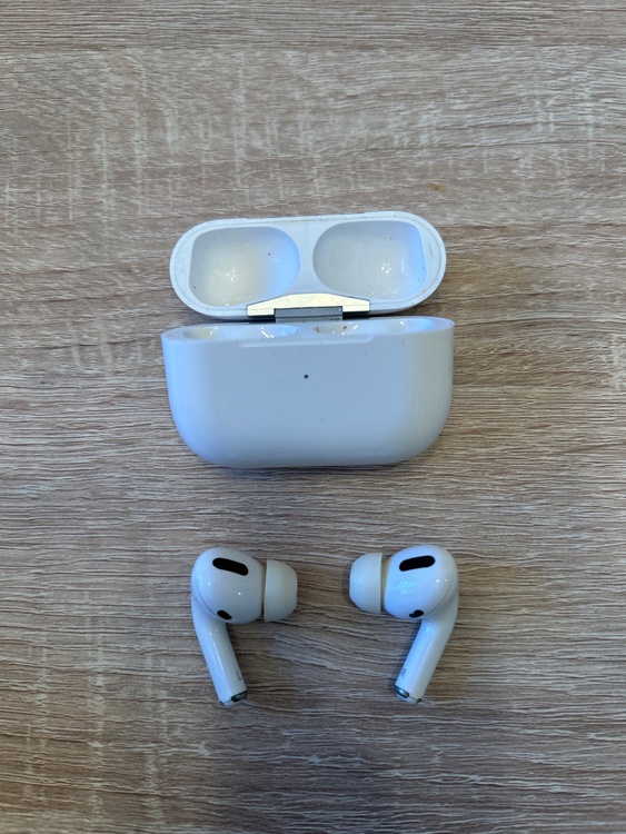 AirPods（オーディオ・スピーカー）の商品画像 - 査定依頼日：2026年2月18日 - 最高査定価格：100,000円