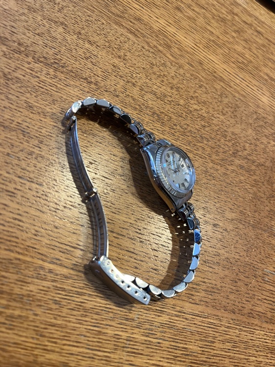 オイスターパーペチュアル デイト（高級時計）の商品画像 - 査定依頼日：2026年2月18日 - 最高査定価格：750,000円