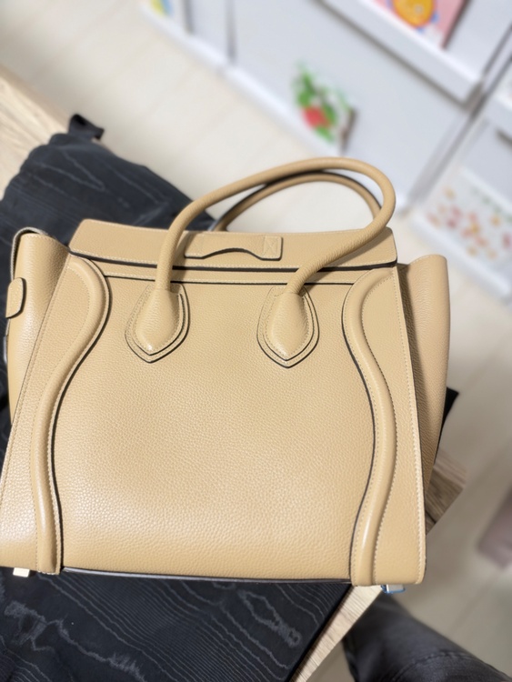 CELINE　ラゲージ マイクロバッグ（ブランドバッグ）の商品画像 - 査定依頼日：2026年9月30日 - 最高査定価格：190,000円