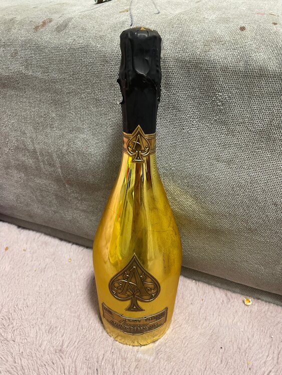 シャンパン アルマン・ド・ブリニャック （お酒）の商品画像 - 査定依頼日：2025年4月15日 - 最高査定価格：27,000円