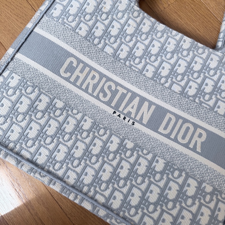 Christian Dior ディオール ブックトート オブリーク ジャカード グレー（ブランドバッグ）の商品画像 - 査定依頼日：2026年9月21日 - 最高査定価格：120,000円