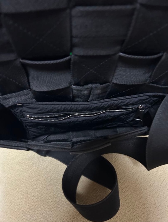 希少！ボッテガナイロンカセットバック黒（ブランドバッグ）の商品画像 - 査定依頼日：2026年1月28日 - 最高査定価格：85,000円