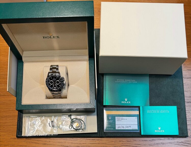 ロレックス デイトナ 116500L（高級時計）の商品画像 - 査定依頼日：2025年12月20日 - 最高査定価格：3,900,000円