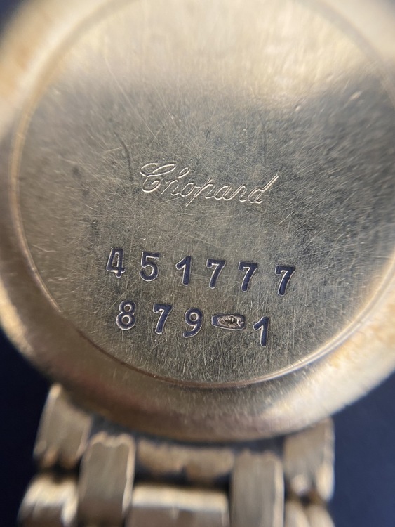 ショパール ハッピーダイヤモンド 10/560（高級時計）の商品画像 - 査定依頼日：2026年2月26日 - 最高査定価格：2,000,000円