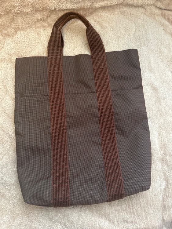 縦長トートバッグ（ブランドバッグ）の商品画像 - 査定依頼日：2026年2月27日 - 最高査定価格：20,000円