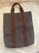 縦長トートバッグ（ブランドバッグ）の商品画像 - 査定依頼日：2026年2月27日 - 最高査定価格：20,000円