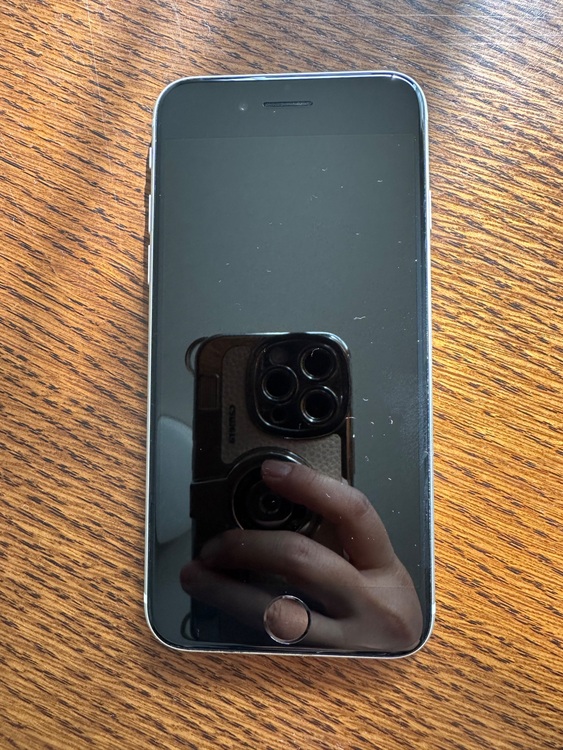 iPhoneSE（スマホ）の商品画像 - 査定依頼日：2025年11月24日 - 最高査定価格：100,000円