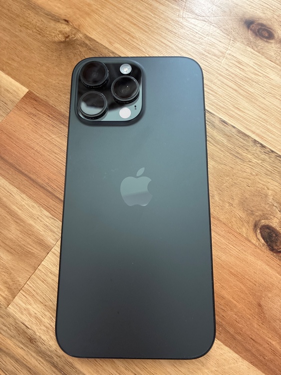 iPhone iPhone 16 Pro Max 256GB Softbank（スマホ）の商品画像 - 査定依頼日：2026年6月19日 - 最高査定価格：132,500円