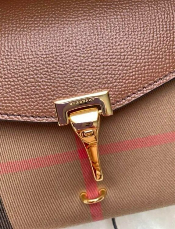 その他 バーバリー （ブランドバッグ）の商品画像 - 査定依頼日：2025年3月11日 - 最高査定価格：50,000円